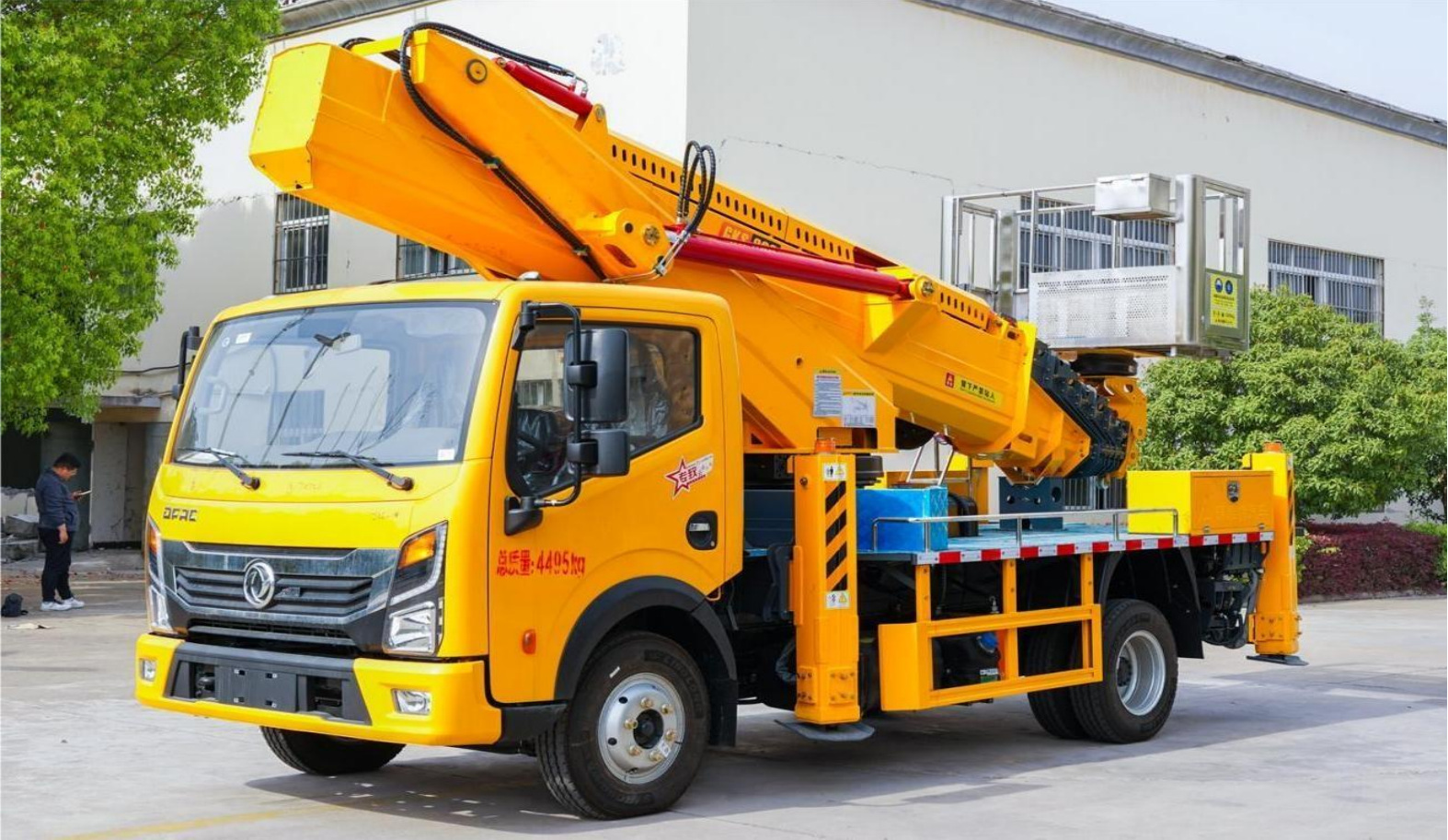 Dongfeng Duolika 36m Aerial Work Platform product view