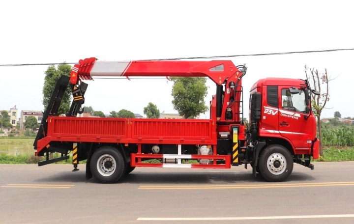 Dongfeng Jincheng V6 Front Four Rear Eight 14-ton 5-section Boom Truck Crane detail view 5