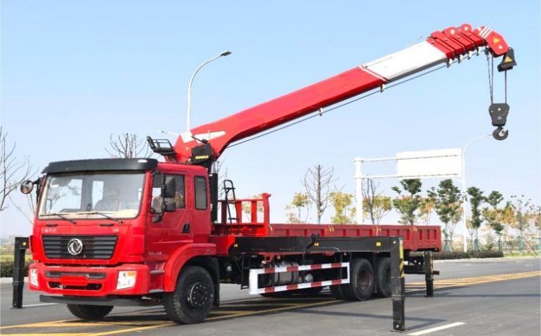 Dongfeng Jincheng V6 Rear Eight-wheel 12-ton 5-section Boom Truck Crane detail view 2