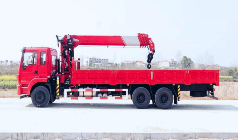 Dongfeng Jincheng V6 Rear Eight-wheel 12-ton 5-section Boom Truck Crane detail view 3