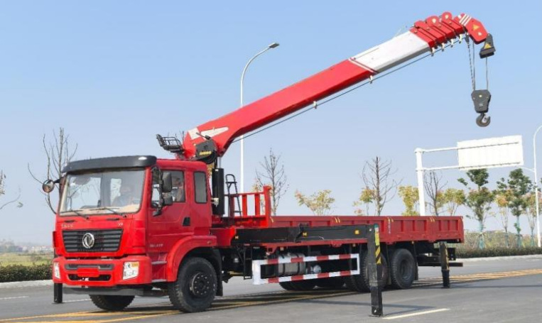 Dongfeng Jincheng V6 Rear Eight-wheel 14-ton 5-section Boom Truck Crane detail view 3