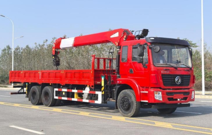 Dongfeng Jincheng V6 Rear Eight-wheel 14-ton 5-section Boom Truck Crane detail view 5