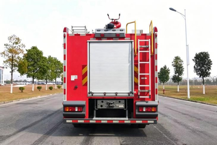 Sinotruk Howo 25 Ton Water Tank Fire Truck detail view 4