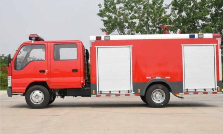 Isuzu 2.5 Ton Foam Fire Truck detail view 3
