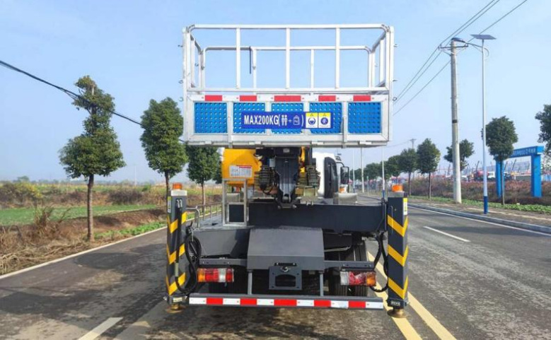 Isuzu GKS32E Model Pro Flagship Edition Aerial Work Platform detail view 2