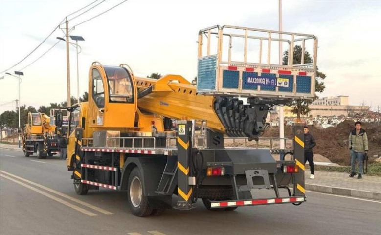 Isuzu GKS36E Model Pro Flagship Edition Aerial Work Platform detail view 3