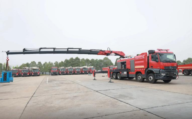 Mercedes-Benz Arocs (8×4) Heavy-duty Rescue Fire Truck detail view 2