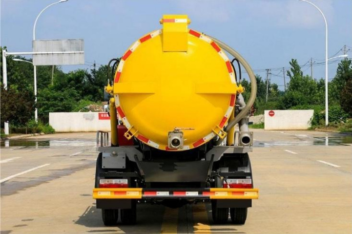 JAC Junling V3 4m³ Vacuum Sewage Truck detail view 3
