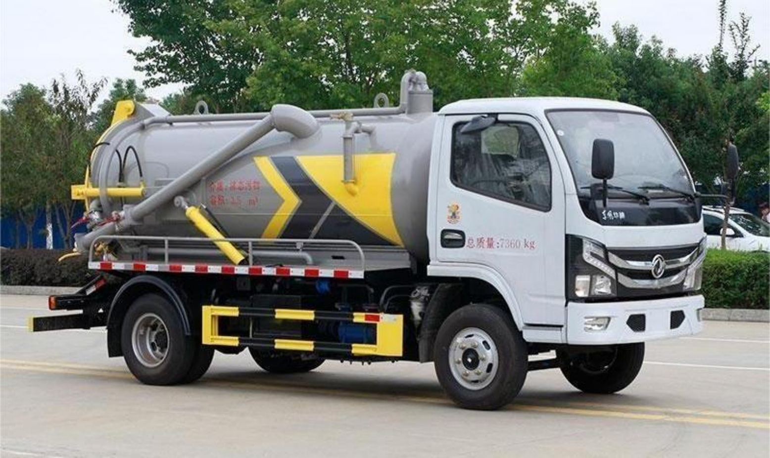 Dongfeng Huashen F3 4m³ Vacuum Sewage Truck product view