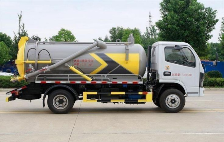 Dongfeng Huashen F3 4m³ Vacuum Sewage Truck detail view 5