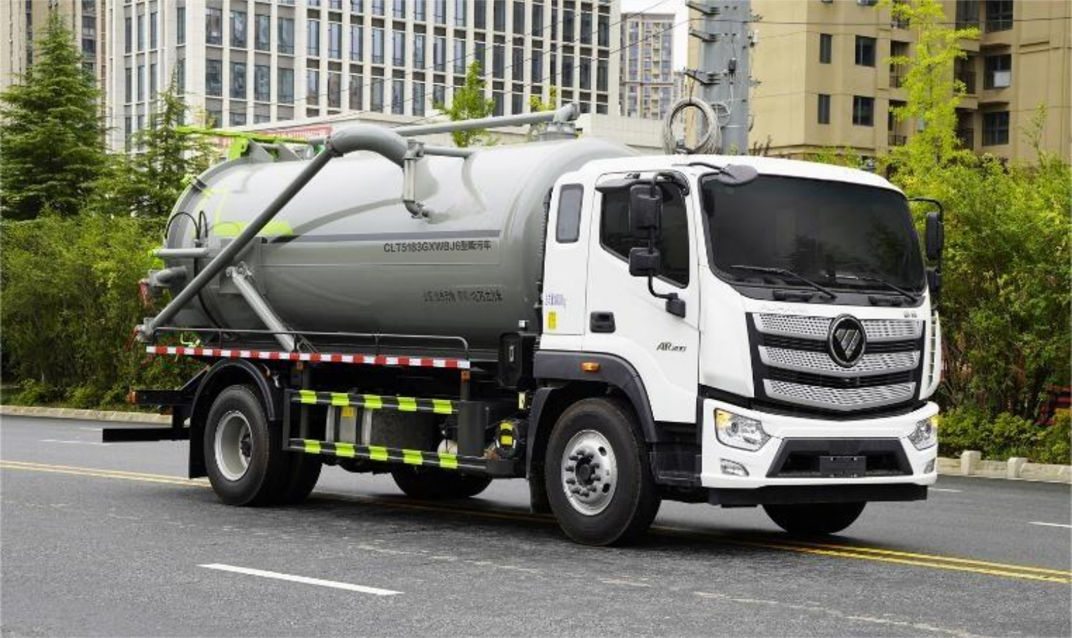 Foton Ouhang 12m³ Vacuum Sewage Truck product view