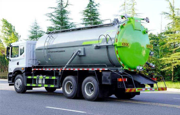 Dongfeng Huashen T5 15m³ Vacuum Sewage Truck detail view 2