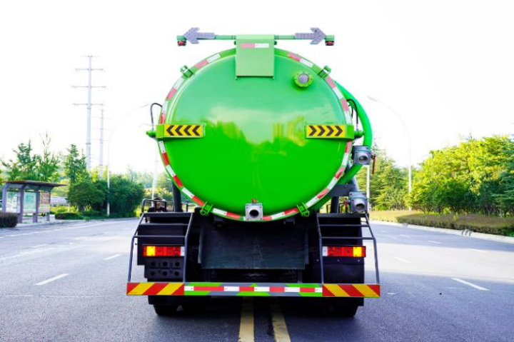 Dongfeng Huashen T5 15m³ Vacuum Sewage Truck detail view 4