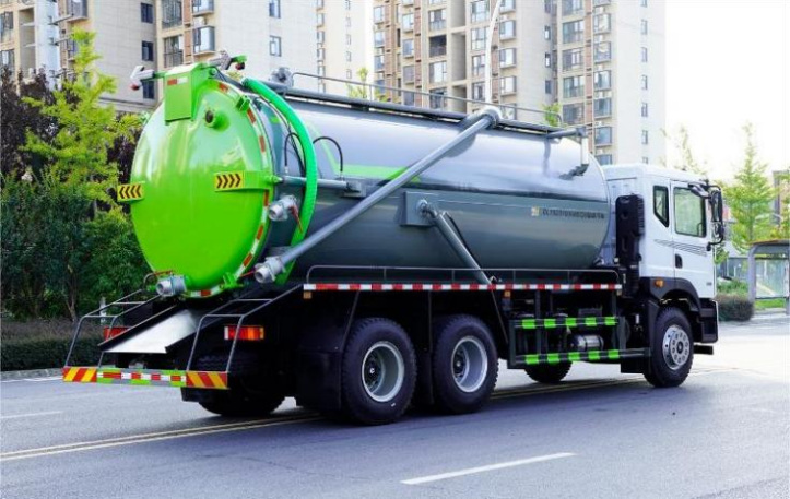 Dongfeng Huashen T5 15m³ Vacuum Sewage Truck detail view 5