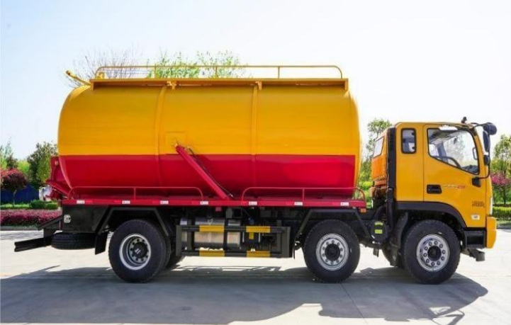 Foton Small Three Axle 17m³ Vacuum Sewage Truck detail view 5