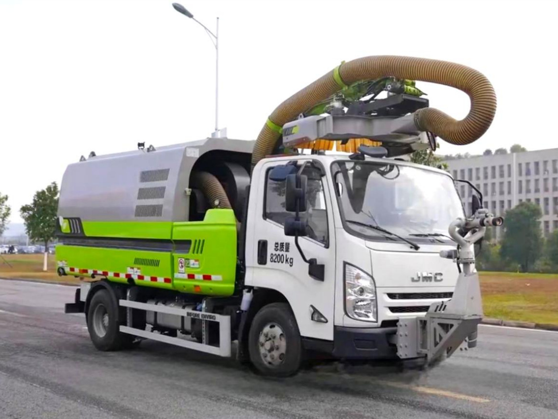Jiangling Kairui 3m³ Green Space Trimming Truck product view