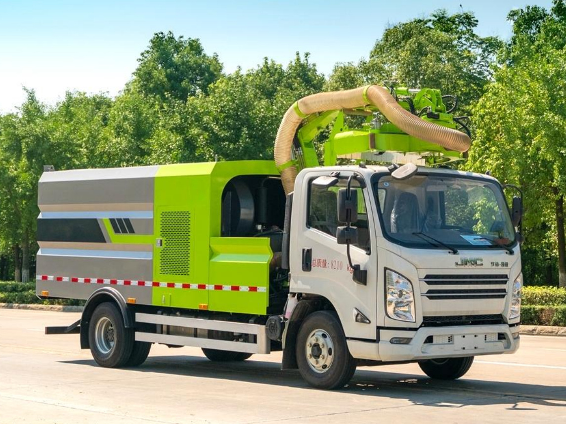 Jiangling Kairui 8m³ Green Space Trimming Truck product view