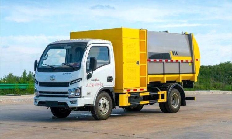 SAIC Yuejin Blue Label 6m³ Garden Tree Shredder Truck detail view 3