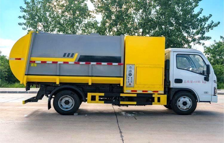 SAIC Yuejin Blue Label 6m³ Garden Tree Shredder Truck detail view 5
