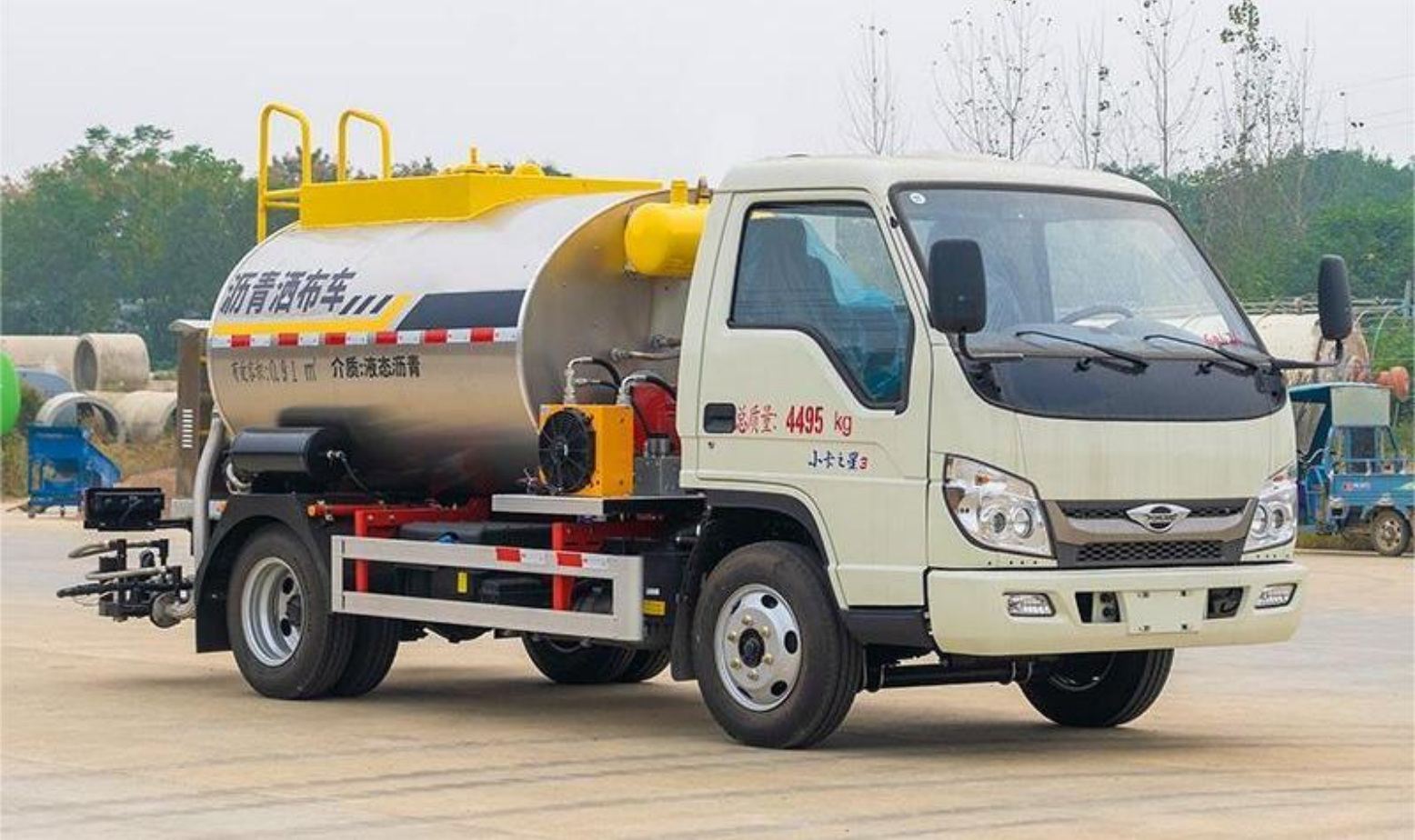 Foton Xiaoka Star 3m³ Asphalt Distributor Truck product view