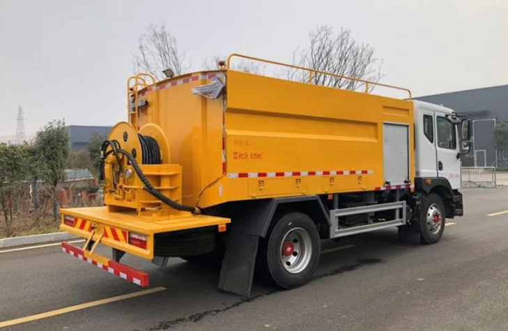 Dongfeng D9 9m³ Sewer Jetter & Cleaning Truck detail view 3