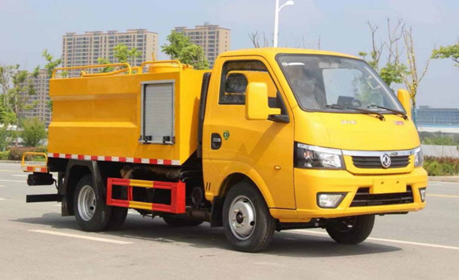 Dongfeng Tuyi 2m³ Sewer Jetter & Cleaning Truck product view