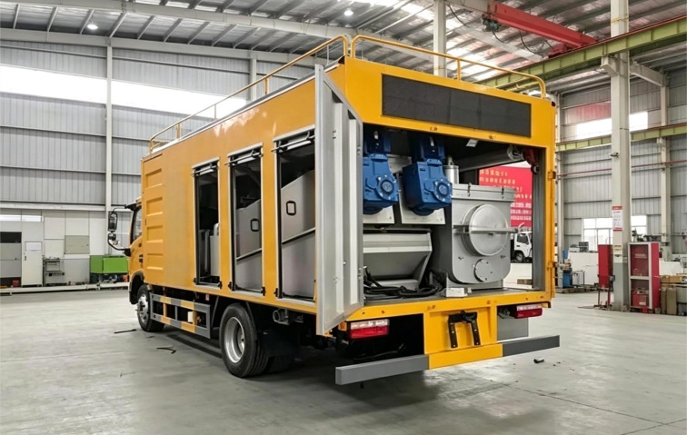 Dongfeng Duolika Sewage Treatment Truck detail view 2