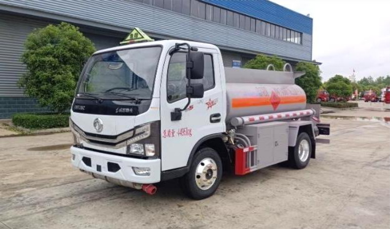 Dongfeng Duolika 2m³ Refueling Truck detail view 3