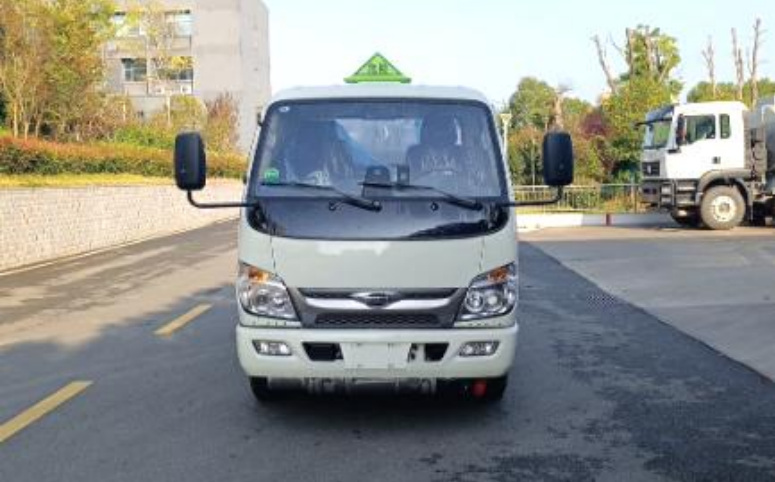 Foton Times Small Truck 2m³ Refueling Truck detail view 2