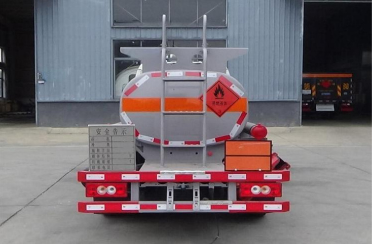 Foton Times Small Truck 2m³ Refueling Truck detail view 4