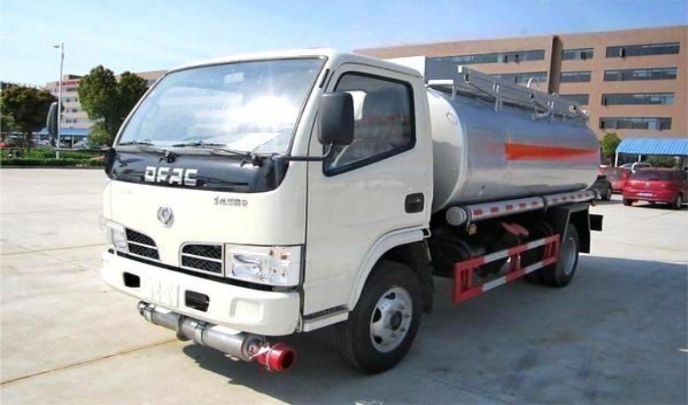 Dongfeng Small Duolika 4m³ Refueling Truck detail view 3