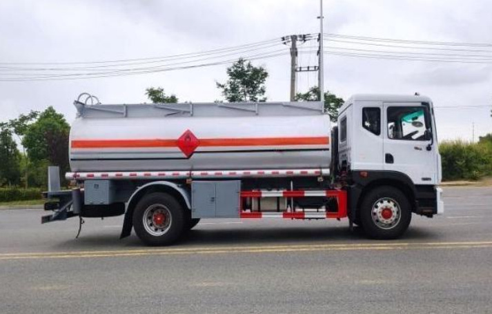 Dongfeng D9 12m³ Refueling Truck detail view 5