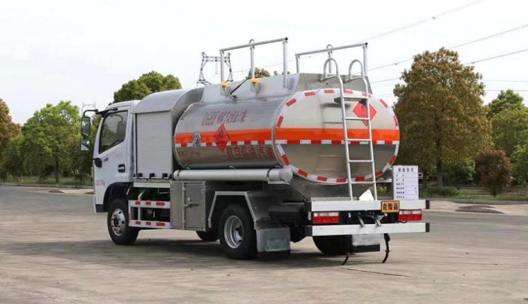 Dongfeng Xiaofuruika 4m³ Aircraft Refueling Truck detail view 4
