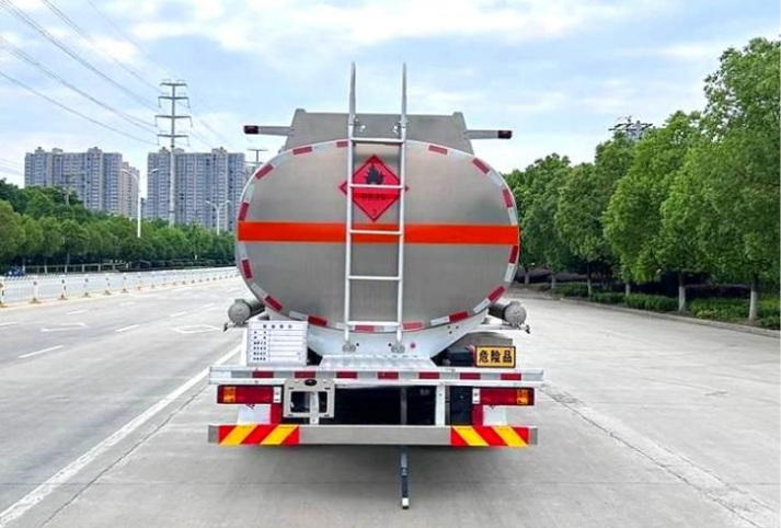 Shacman Delong 15m³ Aircraft Refueling Truck detail view 4