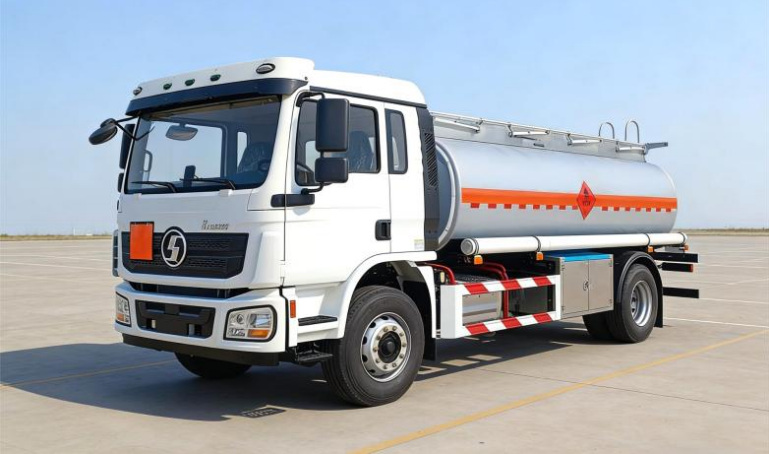 Shacman 12m³ Light Oil Tanker detail view 3