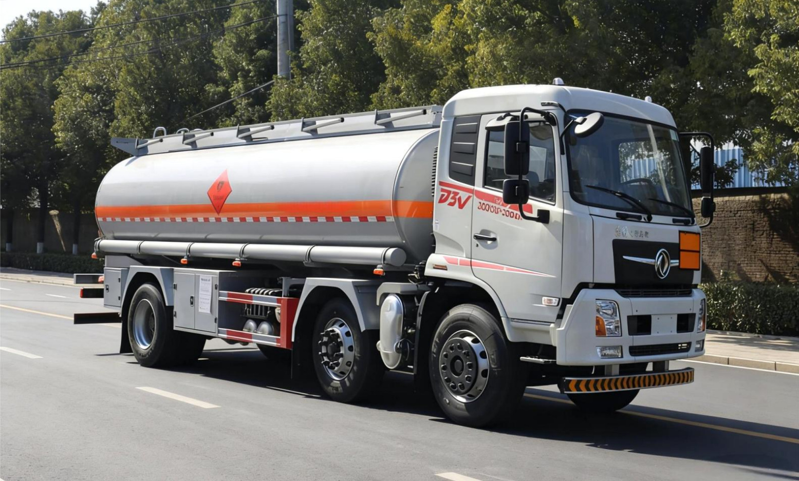 Dongfeng D3V 19m³ Light Oil Tanker product view