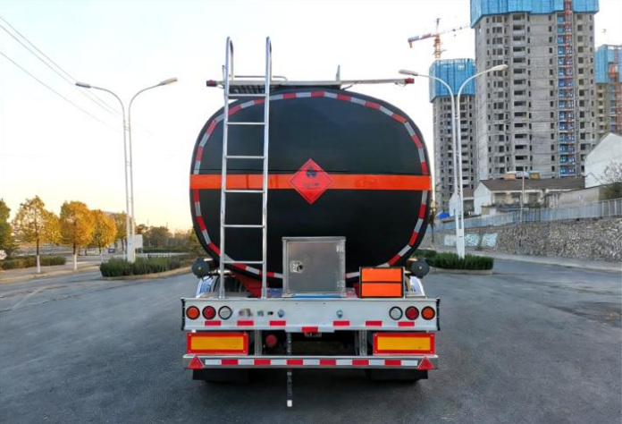 35m³ Asphalt Transport Semi-trailer (HFV9402GLY) detail view 4