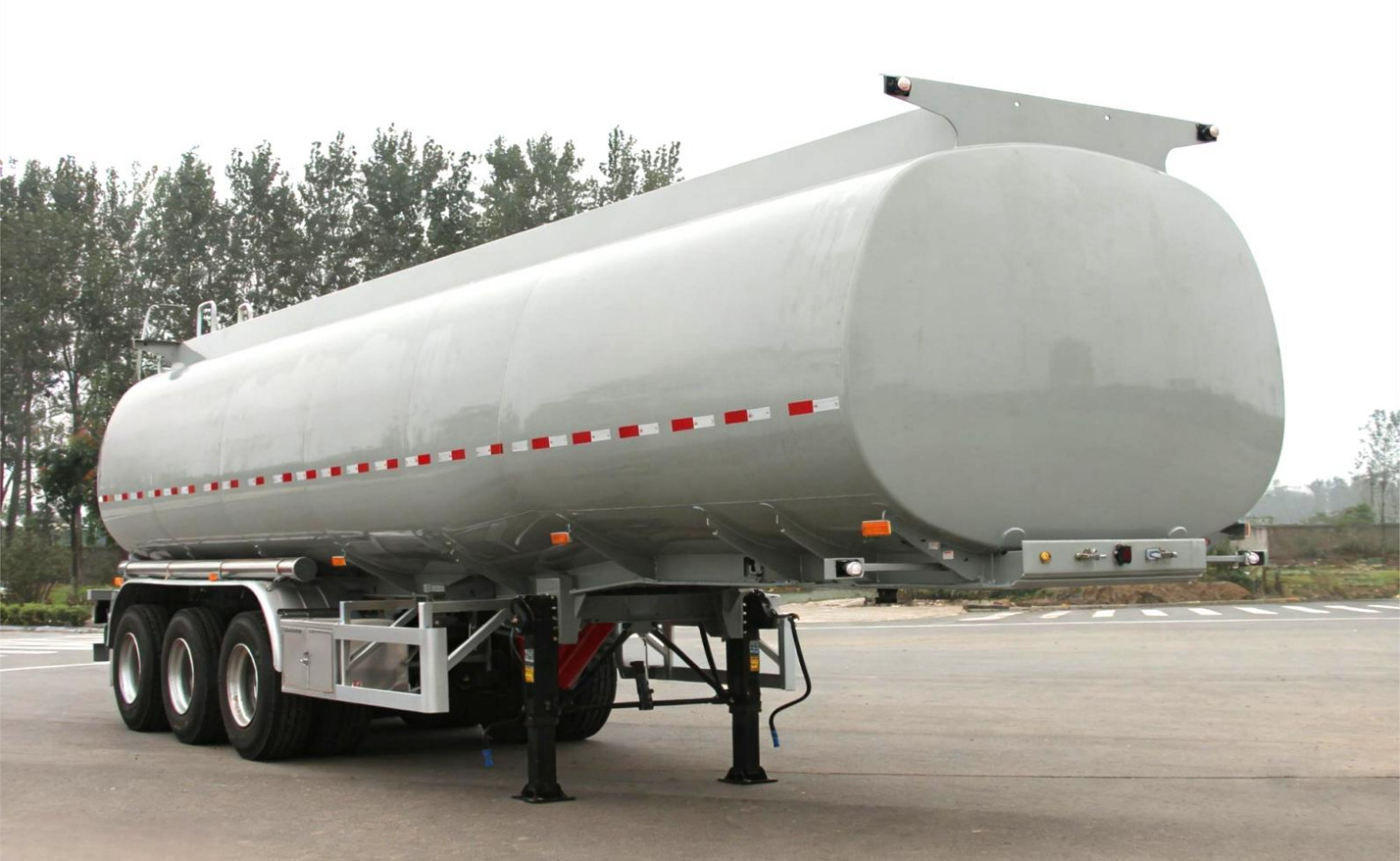42m³ Lubricating Oil Tank Transport Semi-trailer product view