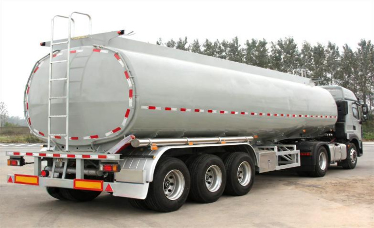 42m³ Lubricating Oil Tank Transport Semi-trailer detail view 2