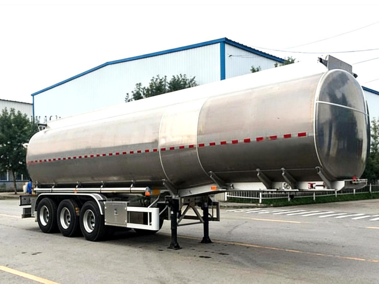 44m³ Lubricating Oil Tank Transport Semi-trailer product view