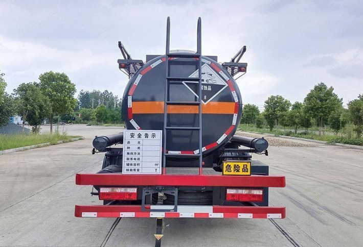 Dongfeng Duolika 6m³ Corrosive Goods Tank Transport Vehicle detail view 4