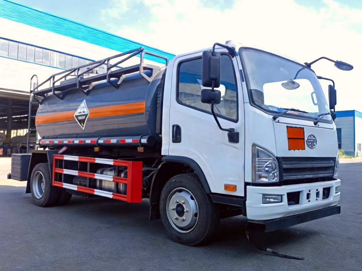 FAW Jiefang 6m³ Corrosive Goods Tank Transport Vehicle product view